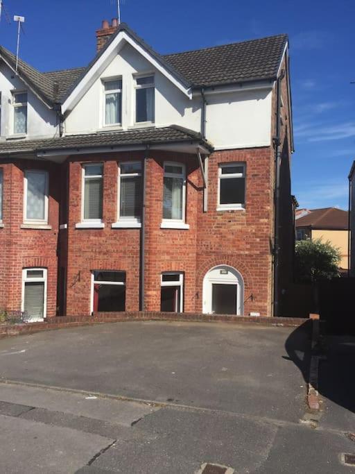 Spacious 5 Large Bedroom Victorian House - Beach 2 Miles Poole Eksteriør bilde