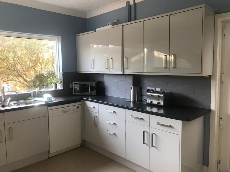 Spacious 5 Large Bedroom Victorian House - Beach 2 Miles Poole Eksteriør bilde
