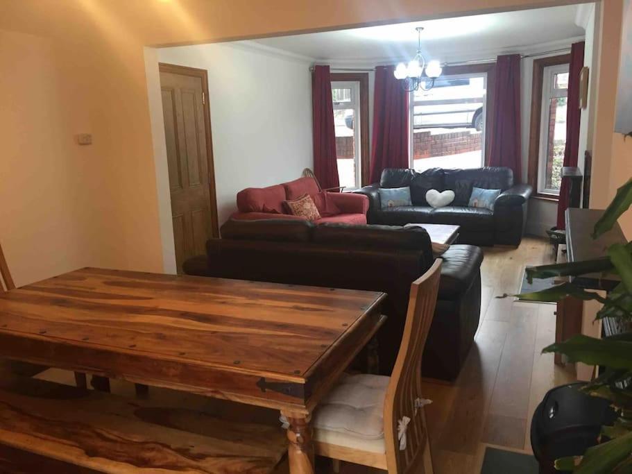 Spacious 5 Large Bedroom Victorian House - Beach 2 Miles Poole Eksteriør bilde