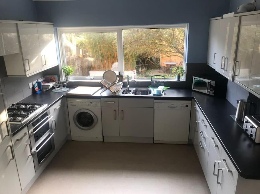 Spacious 5 Large Bedroom Victorian House - Beach 2 Miles Poole Eksteriør bilde