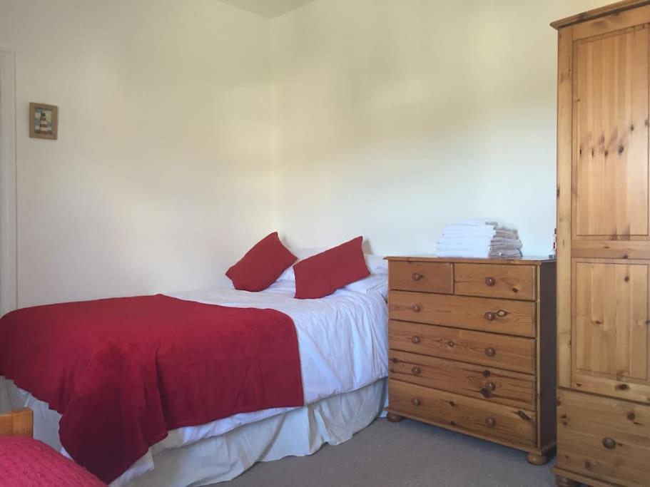 Spacious 5 Large Bedroom Victorian House - Beach 2 Miles Poole Eksteriør bilde