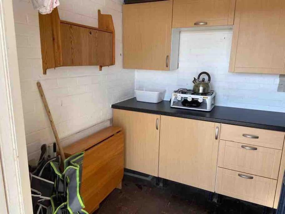 Spacious 5 Large Bedroom Victorian House - Beach 2 Miles Poole Eksteriør bilde